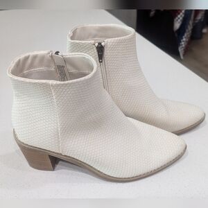 Universal Thread White Faux Leather Ankle Boots